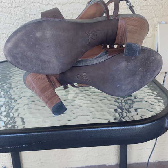 Leather jeweled green high heel sandal - Picture 4 of 4